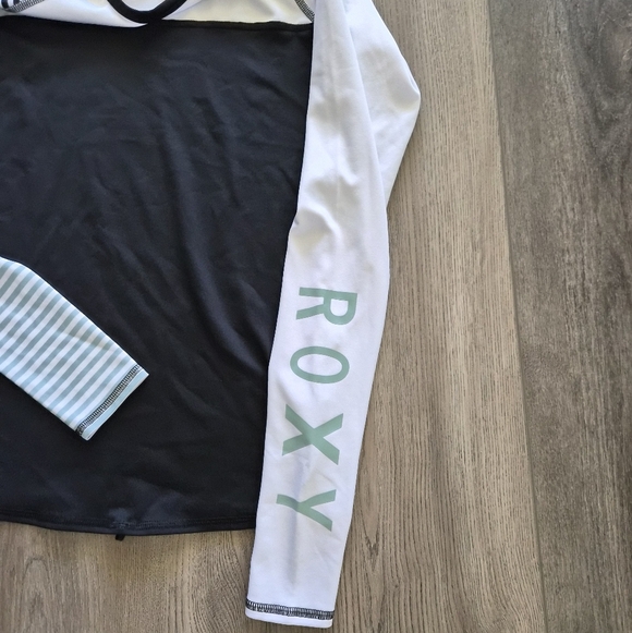 Roxy Long Sleeve Rashguard - Picture 3 of 4